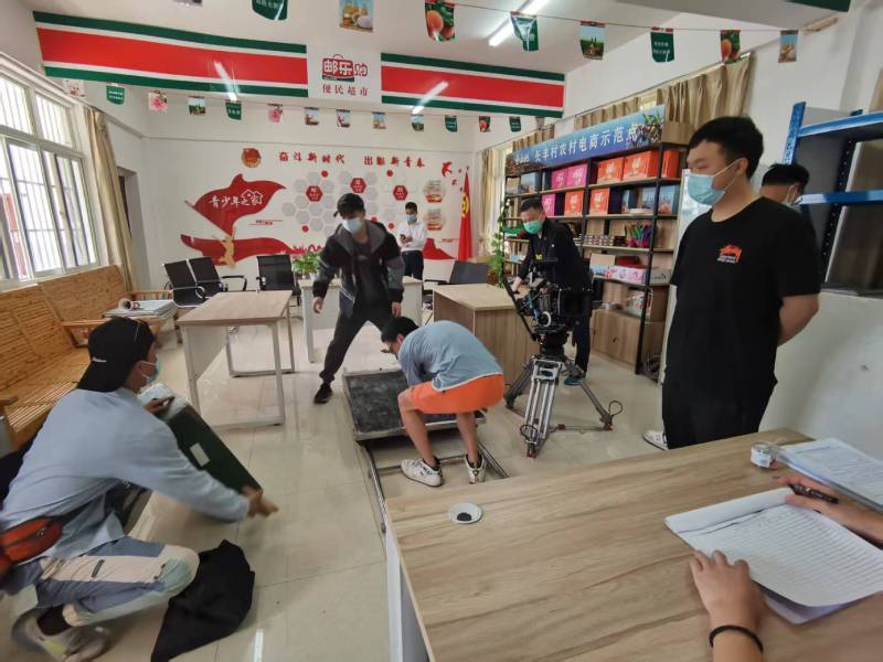双桥区广告片拍摄公司：极简主义践行者，少即是多的视觉哲学